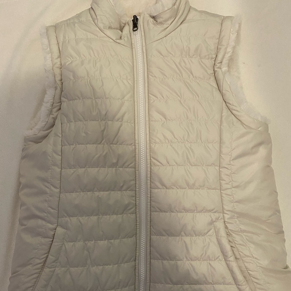 WHITE FURRY VEST